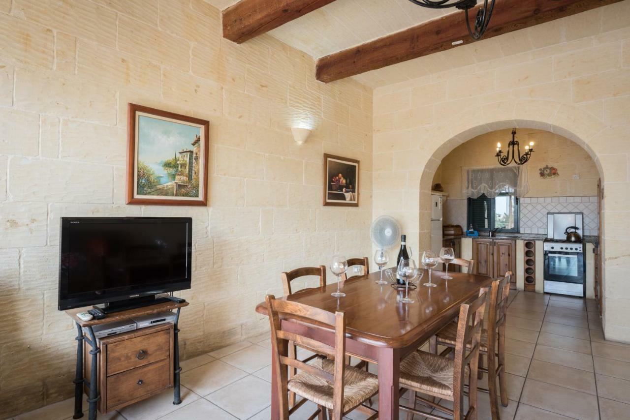 Valley View - Holiday Farmhouse With Private Pool Nadur Bagian luar foto